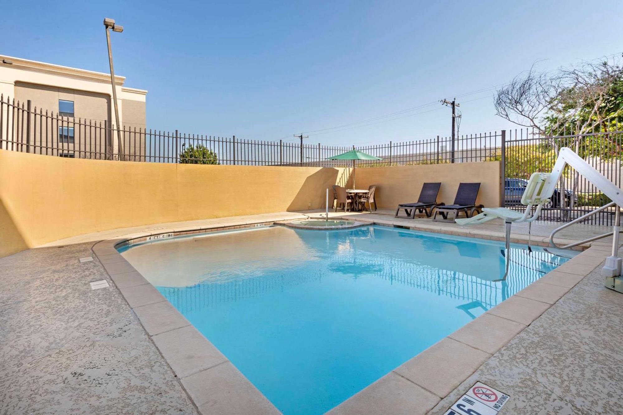 Comfort Suites West Dallas - Cockrell Hill Luaran gambar